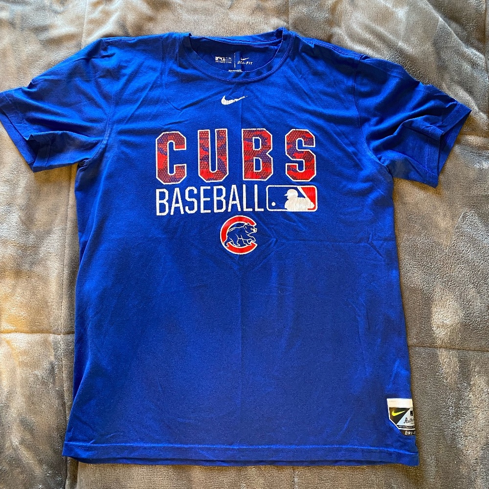 Nike Chicago Cubs Baseball Short Sleeve Shirt Size: Medium